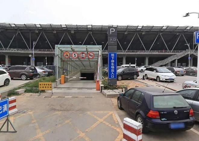 新郑机场长期停车停哪里？郑州机场过夜收费停车场