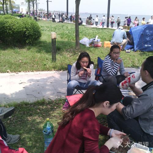 滴水湖附近有吃烧烤的地方么?滴水湖烧烤公园收费吗-图2 滴水湖附近有吃烧烤的地方么?滴水湖烧烤公园收费吗-图2