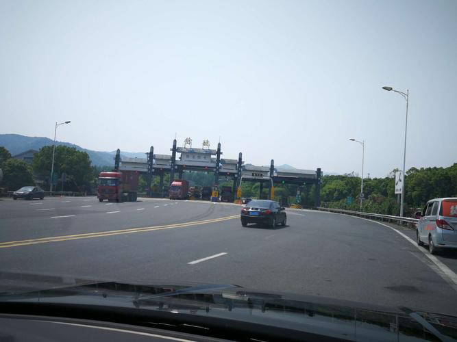 余姚以前是属于绍兴的吗？余姚到绍兴走国道有收费站吗