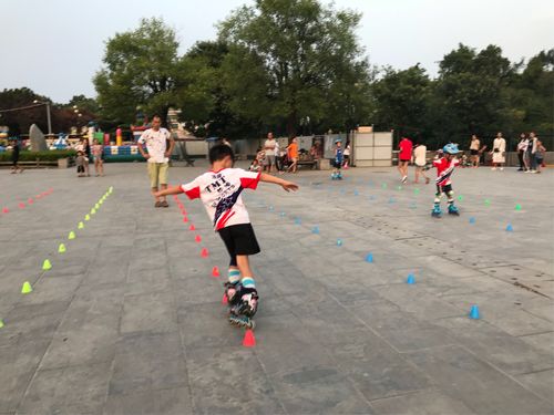 北京市里哪里还有室内旱冰场、时间怎么安排、怎么收费的?北京公园 轮滑收费标准-图2 北京市里哪里还有室内旱冰场、时间怎么安排、怎么收费的?北京公园 轮滑收费标准-图2