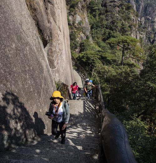 从山脚爬上黄山要多长时间?黄山脚下私家车收费-图3 从山脚爬上黄山要多长时间?黄山脚下私家车收费-图3