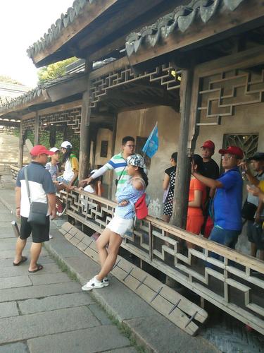 乌镇旅游团队需要跟导游吗？三亚有地接吗 如何收费