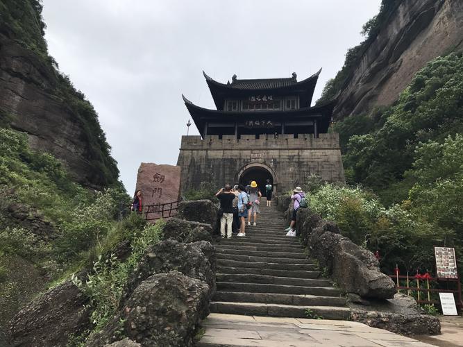 自驾剑门关该停哪个停车场？剑门关进去后还收费不