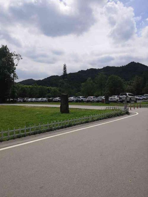 青城前山停车场哪个最近？青城山前山停车收费