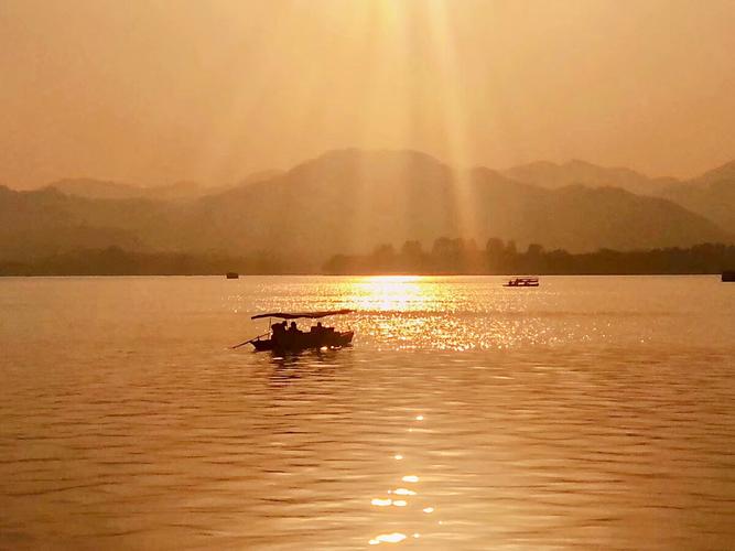 夏天夕阳湖光山色的诗句?昆山浅草料理小朋友如何收费-图2 夏天夕阳湖光山色的诗句?昆山浅草料理小朋友如何收费-图2