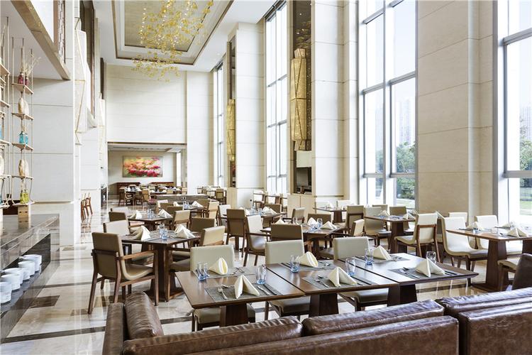 边间好？东莞铂尔曼同东莞康帝国际酒店自助餐？东莞铂尔曼酒店停车收费