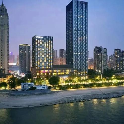 武汉靠江边的江景漂亮的酒店有哪些?武汉晴川假日酒店停车收费-图2 武汉靠江边的江景漂亮的酒店有哪些?武汉晴川假日酒店停车收费-图2