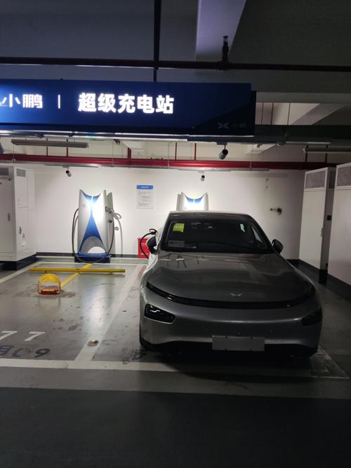 南京市有多少小鹏超充站？板桥地铁站附近的停车场收费