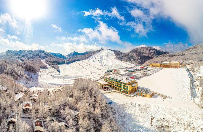 长治神农滑雪场和亚布洛尼哪个好？神农滑雪场收费