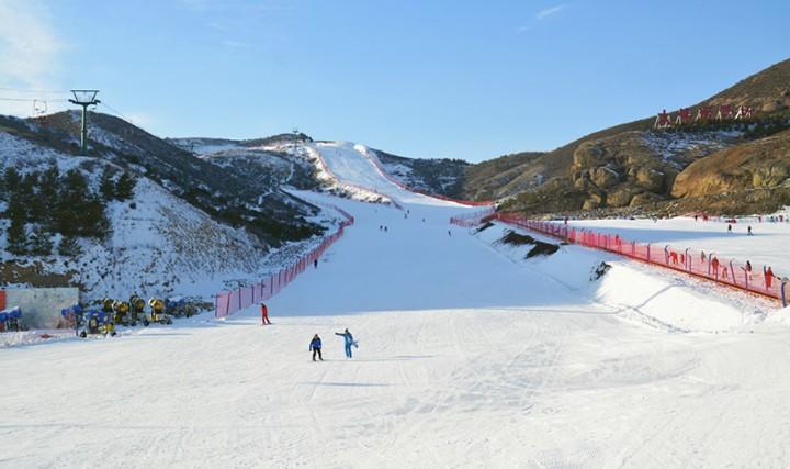 呼和浩特滑雪去哪好?大青山太伟滑雪场收费-图2 呼和浩特滑雪去哪好?大青山太伟滑雪场收费-图2