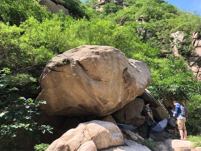 锥臼峪景区门票老年优惠吗，路好走吗？用爬山吗？去碓臼峪收费吗