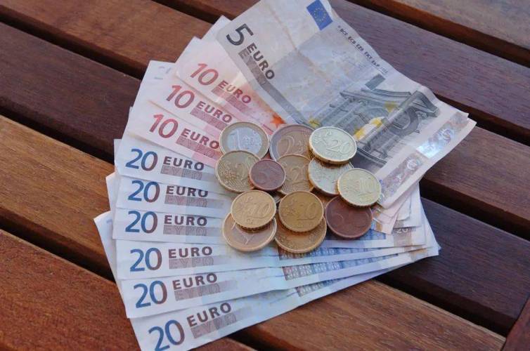爱尔兰消费欧元还是英镑?打爱尔兰电话怎么收费-图3 爱尔兰消费欧元还是英镑?打爱尔兰电话怎么收费-图3