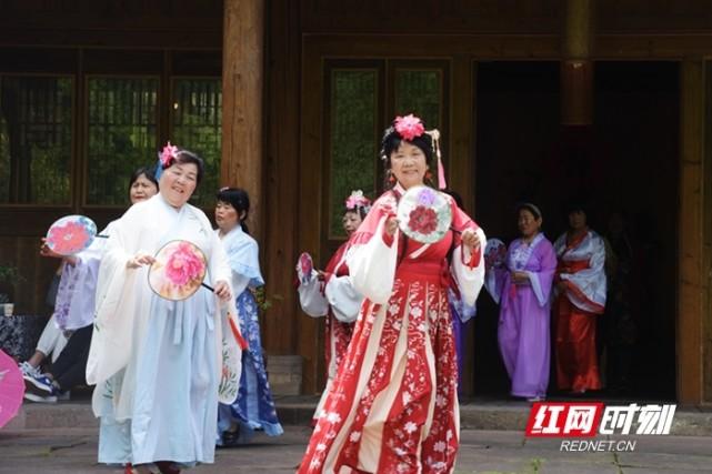 五一去哪玩最好?张家界汉服体验店怎么收费-图3 五一去哪玩最好?张家界汉服体验店怎么收费-图3