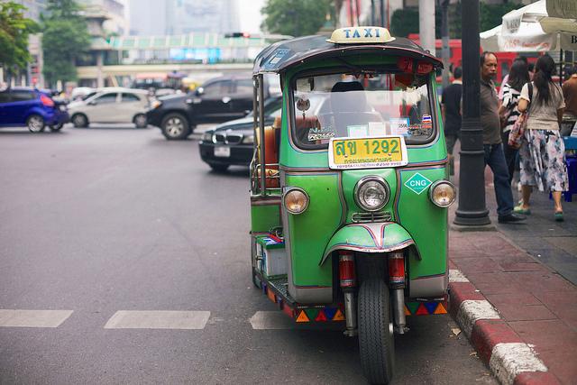 泰国的tuktuk车是怎么收费的?泰国公交车收费-图2 泰国的tuktuk车是怎么收费的?泰国公交车收费-图2