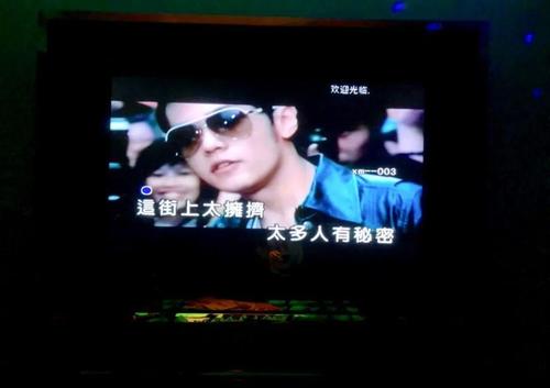 （2014?台湾）图为歌神KTV的两种计费方案说明．若晓莉和朋友们打算在此KTV的一间包厢里连续欢唱6小时，经？台北公交车2段收费