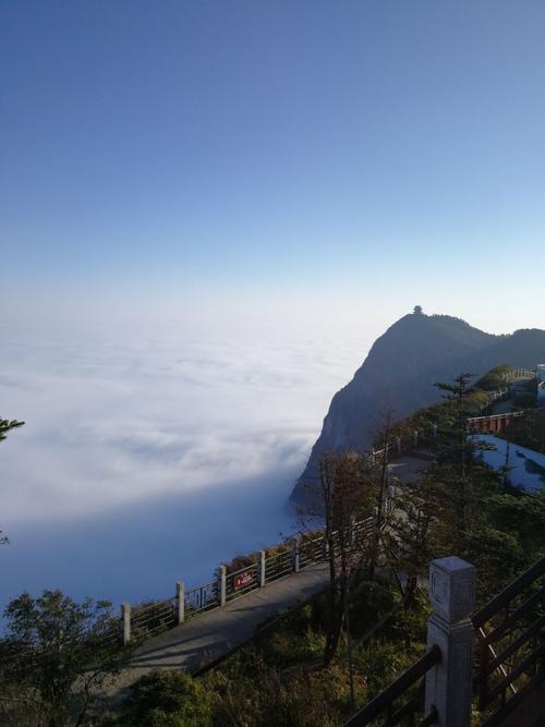 天钟山需要门票吗？峨眉山金顶要收费吗