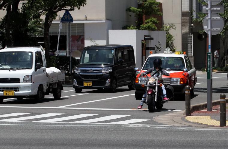 日本街道的,止まれ 是什么意思?停车的命令形?还是停车点?日本24小时停车收费标准-图2 日本街道的,止まれ 是什么意思?停车的命令形?还是停车点?日本24小时停车收费标准-图2