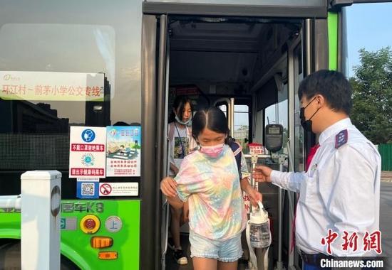 小学生坐公交收费标准？孩子坐公交车地铁收费标准-图3