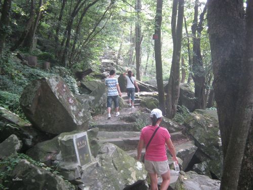 岣嵝峰要爬多长时间?岣嵝峰景区门票军人收费吗-图2 岣嵝峰要爬多长时间?岣嵝峰景区门票军人收费吗-图2