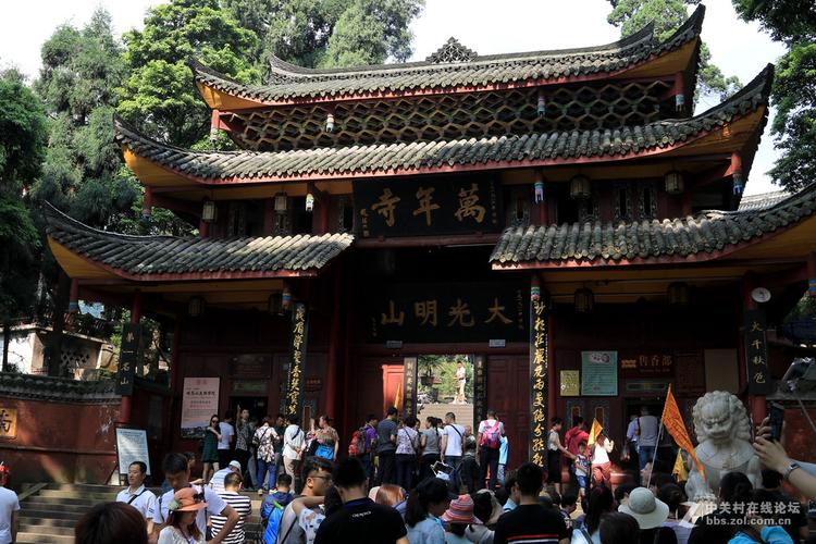 峨眉山万年寺门票是否有免票?隆安游玩景点收费如何-图3 峨眉山万年寺门票是否有免票?隆安游玩景点收费如何-图3