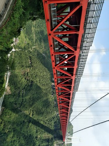 矮寨大桥景区交通车费？驾车经过矮寨大桥收费吗