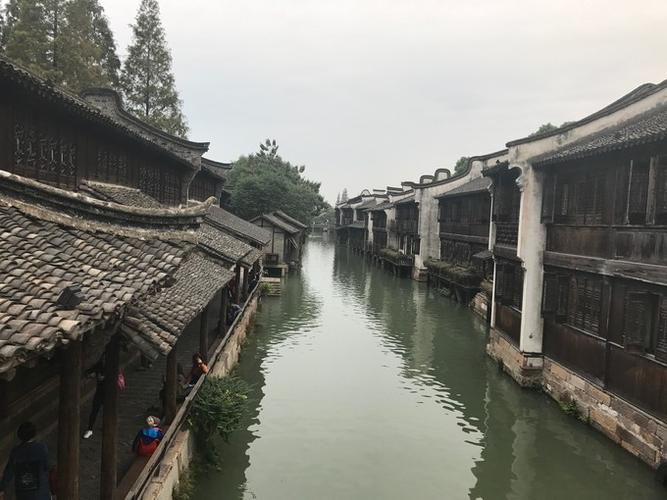 我是天津的，想去上海杭州苏州扬州乌镇旅游，如果自驾去的话，有没有好的推荐景点，或者完整攻略也可以？乌镇东栅晚上去吃晚饭收费吗