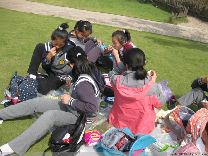 学生春游带什么午餐最方便?小学生秋游收费标准-图2 学生春游带什么午餐最方便?小学生秋游收费标准-图2