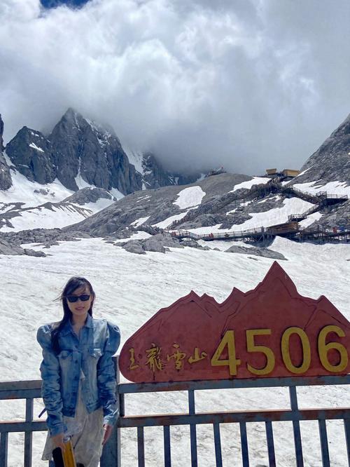 玉龙雪山一天限流多少？玉龙雪山停车场收费