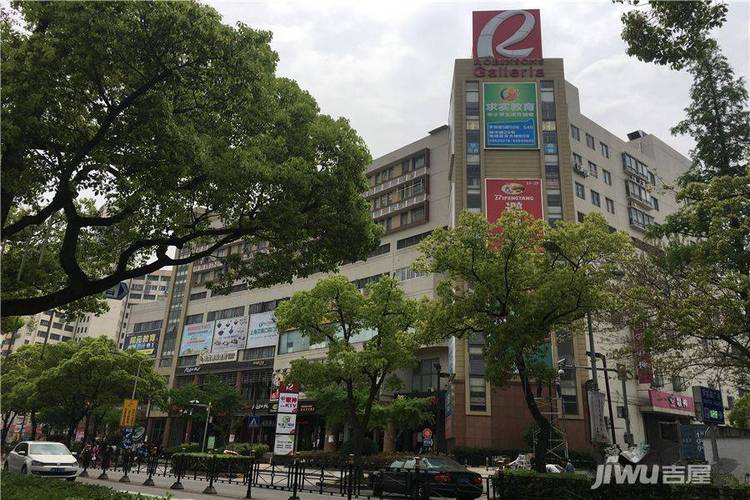 嘉定哪里买衣服便宜?嘉定罗宾森广场停车收费标准-图3 嘉定哪里买衣服便宜?嘉定罗宾森广场停车收费标准-图3