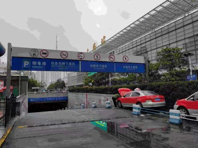 请问去上海火车站接人停车停哪里合适？上海火车站停车场收费标准