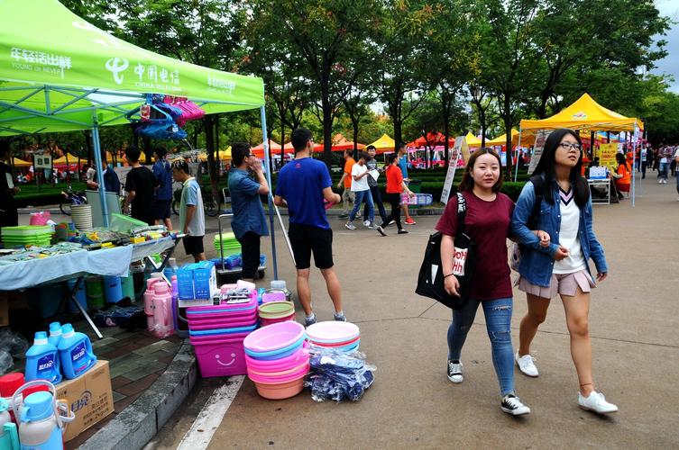 武汉有哪些大学可以免费摆地摊,不收费的,本人学生,周末兼职想赚点零花钱,谢谢?汉口哪里摆摊不收费-图2 武汉有哪些大学可以免费摆地摊,不收费的,本人学生,周末兼职想赚点零花钱,谢谢?汉口哪里摆摊不收费-图2