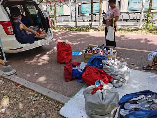 武汉有哪些大学可以免费摆地摊,不收费的,本人学生,周末兼职想赚点零花钱,谢谢?汉口哪里摆摊不收费-图3 武汉有哪些大学可以免费摆地摊,不收费的,本人学生,周末兼职想赚点零花钱,谢谢?汉口哪里摆摊不收费-图3