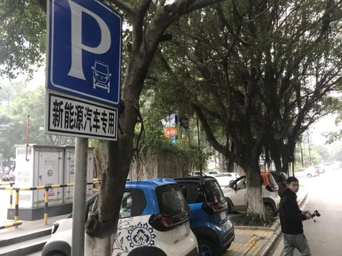 柳州逛街的地方推荐？柳州银泰城停车场收费