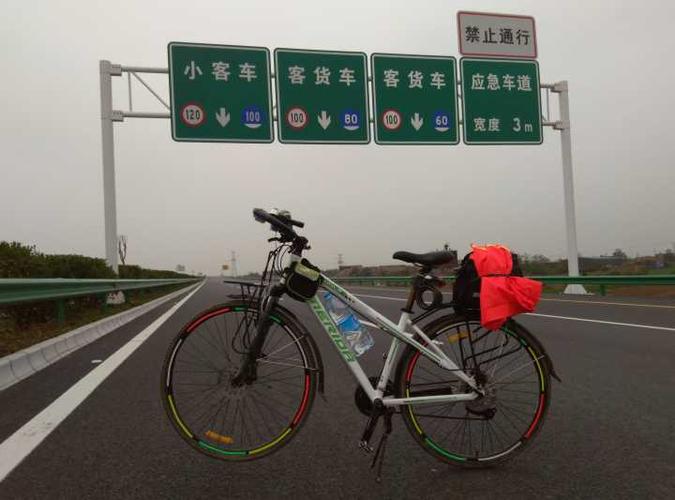 自行车在国道收费站收费吗？自行车过国道收费吗