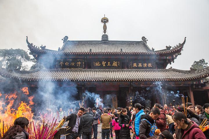 去寺庙烧香是先磕头还是先插香?寺庙磕头收费-图3 去寺庙烧香是先磕头还是先插香?寺庙磕头收费-图3