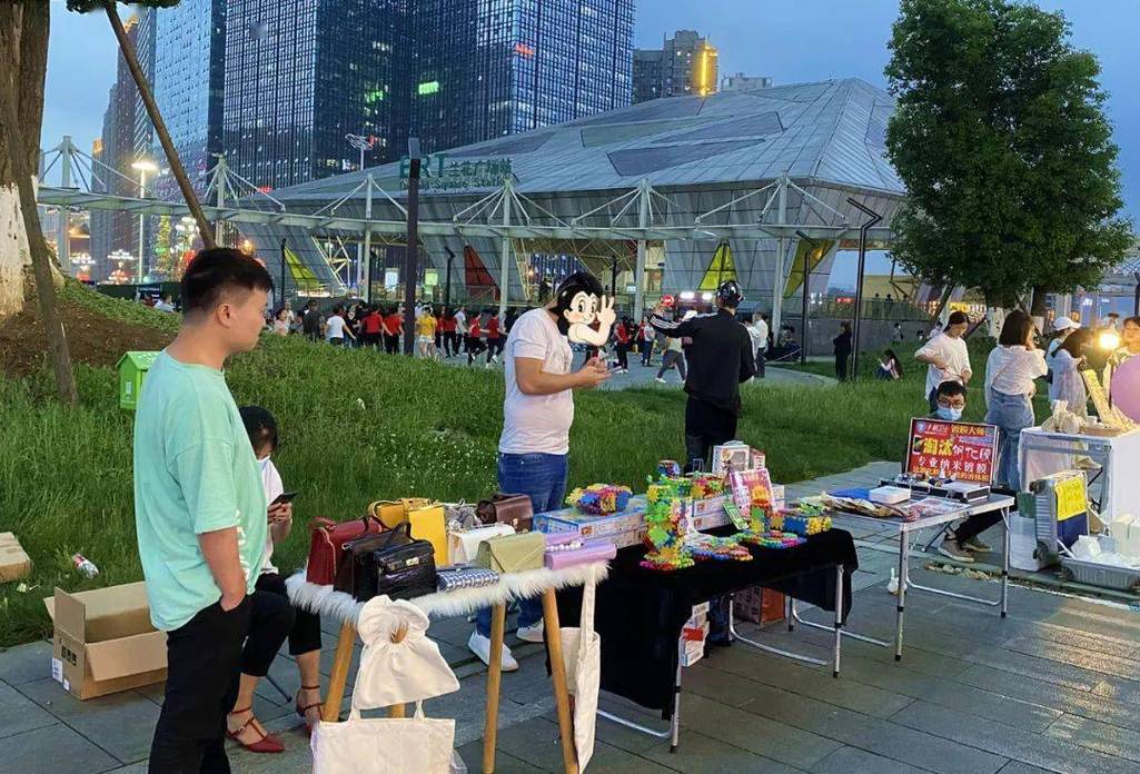 合肥花冲公园摆摊费用？合肥元一时代广场摆摊收费吗