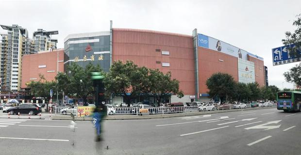泰安哪个银座最好?价格方面，服务方面，衣服款式质量？泰安银座超市停车场收费吗