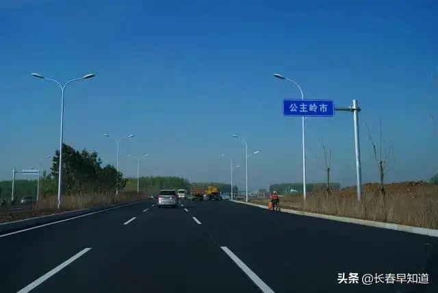 长春开车去公主岭走102国道还是高速好？范家屯102国道收费吗站还收费吗