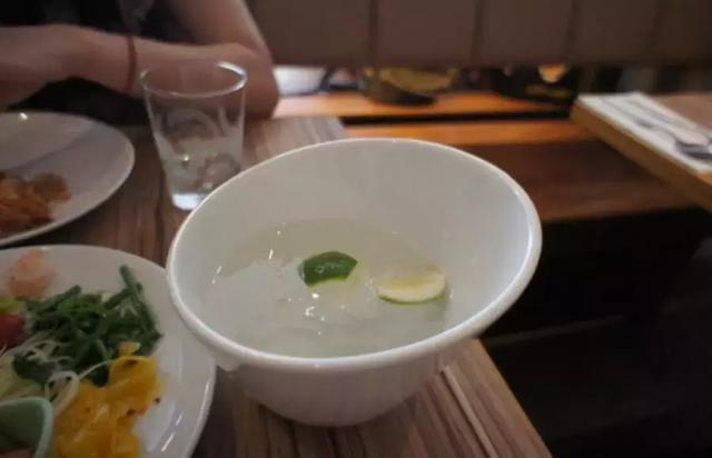吃西餐时的白开水是干嘛的?悉尼的供热水是如何收费的-图2 吃西餐时的白开水是干嘛的?悉尼的供热水是如何收费的-图2