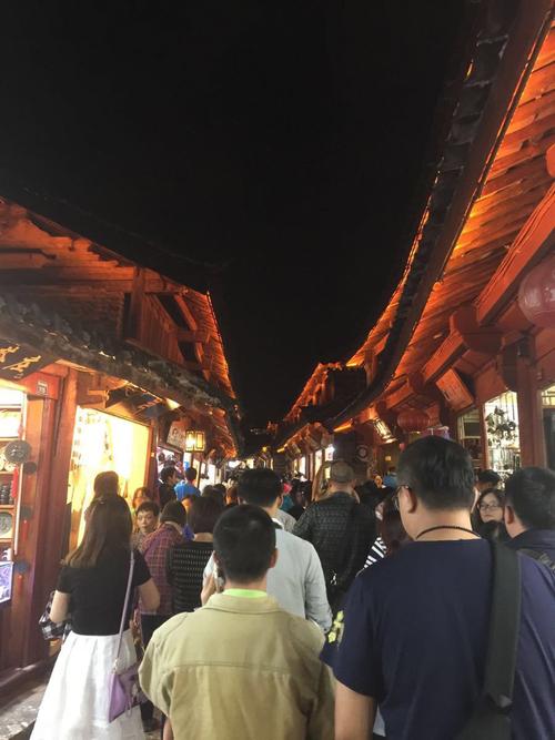 丽江古城国际购物广场上午几点营业？丽江古城几点不收费