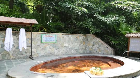 问下清远高铁站附近有什么温泉,交通比较方便的,打的士过去多少钱?清远的士收费-图2 问下清远高铁站附近有什么温泉,交通比较方便的,打的士过去多少钱?清远的士收费-图2