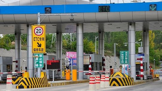 走高速油钱和过路费要花多少钱？高速收费站要多少钱