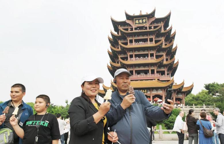 喜欢黄鹤楼的理由50字?黄鹤楼讲解员怎么收费-图3 喜欢黄鹤楼的理由50字?黄鹤楼讲解员怎么收费-图3