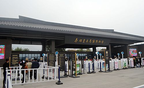 兵马俑停车场到博物馆多远？兵马俑停车场收费