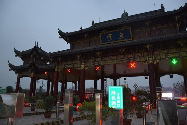 上海最有烟火气的地方?隆昌收费站夜景-图1 上海最有烟火气的地方?隆昌收费站夜景-图1
