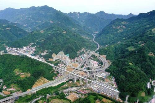 兴山县到保康直达高速？马家河收费站简介