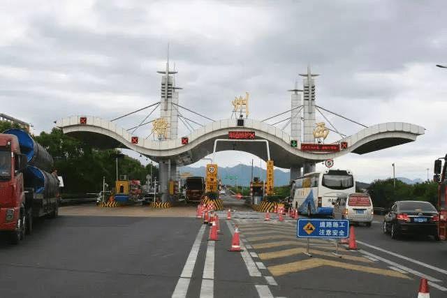 衢州沈家上高速请问这是东还是西啊?衢州航埠收费站-图2 衢州沈家上高速请问这是东还是西啊?衢州航埠收费站-图2