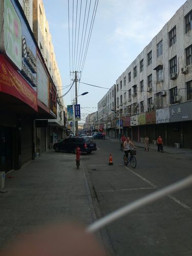 温州龙湾国际机场到平阳县郑楼工业区多少公里？温州龙湾区开车到平阳需要多少时间和收费
