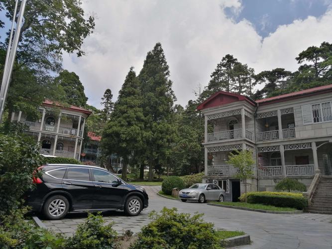 庐山上的疗养院对外吗?杭州皇家桌球助教收费多少-图2 庐山上的疗养院对外吗?杭州皇家桌球助教收费多少-图2