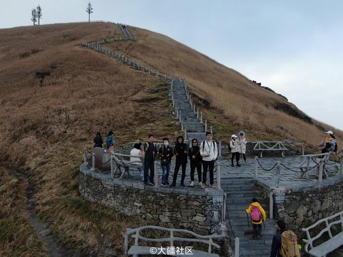 武功山爬山路途中有公厕么？江西宜春汽车西站厕所收费